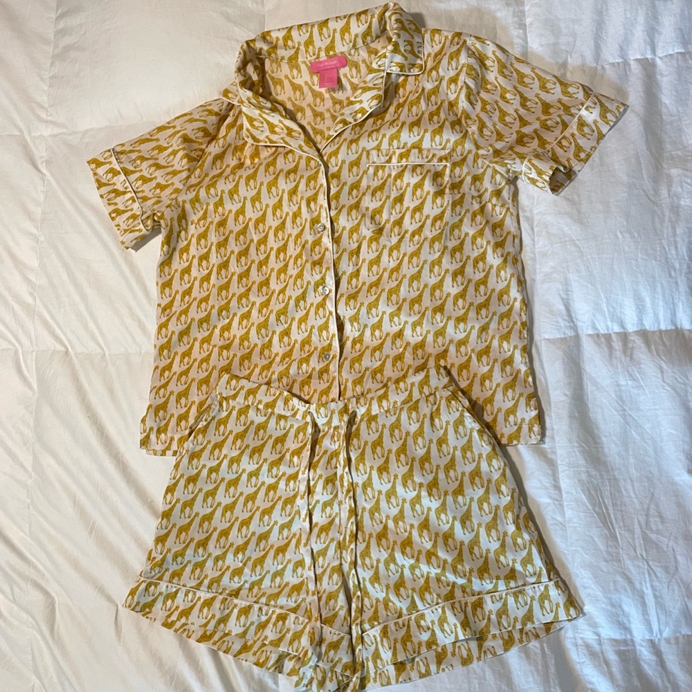 Women’s Classic Giraffe Pajama Set